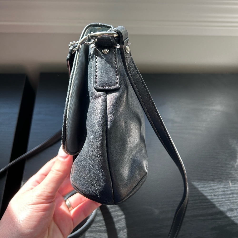 Vintage Coach SoHo Black Leather Flap Buckle Crossbody Bag - Picture 4 of 12